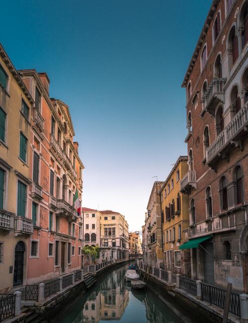 威尼斯白昼视频（威尼斯白天的景色）